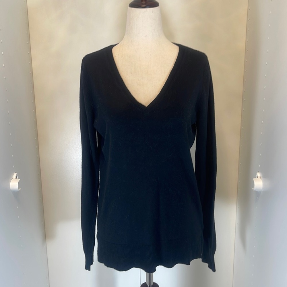 Massimo Black V Neck Sweater Size Large